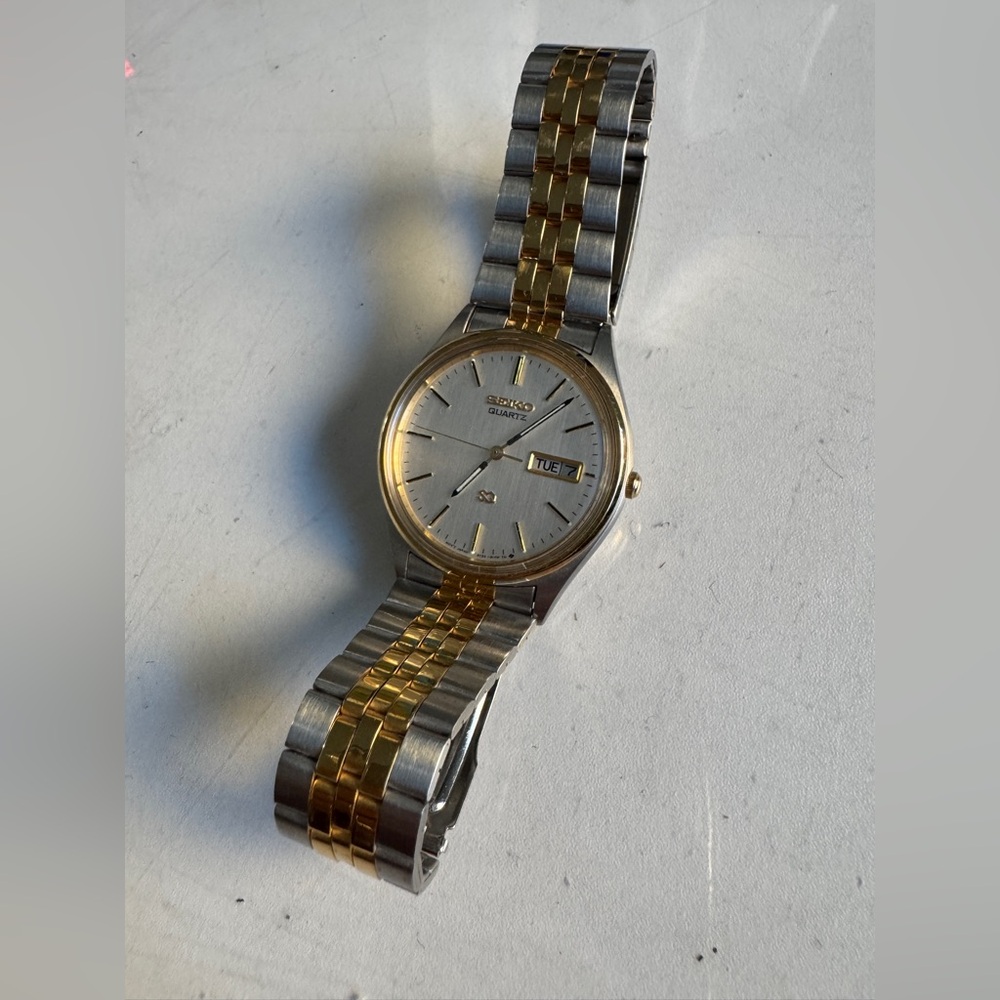 Seiko Two-Tone Silver and Gold Men's Watch - Picture 5 of 12